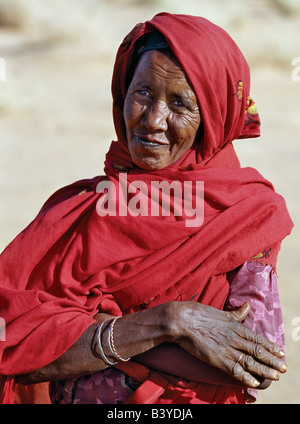 Soudan, Alibeda. Les femmes portent des robes de Nubie et le foulard, même s'ils sont musulmans. Beaucoup de l'ancienne génération ont des cicatrices tribales sur leurs visages. Banque D'Images