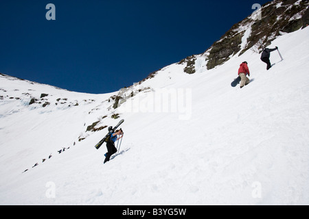 Tuckerman Ravine escalade les skieurs dans les Montagnes Blanches du New Hampshire. White Mountain National Forest. Avril. Banque D'Images