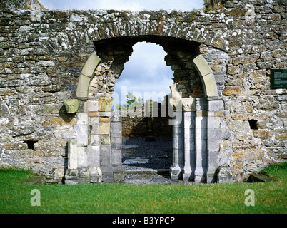Géographie / billet, l'Irlande, le cloître Clonmacnoise, County Offaly, fondé par Saint Ciaran AD 545, détruit par les Anglais 1552 Banque D'Images