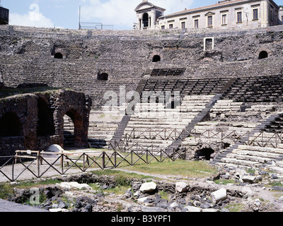 Géographie / voyages, Italie, Sicile, Catane, amphithéâtre romain, construit au 2ème siècle après Jésus-Christ, rangées de sièges, niveau, niveaux, antiquité, empire romain, province Sicilia, depuis 263 avant JC, théâtre, ruine, archéologie, Banque D'Images