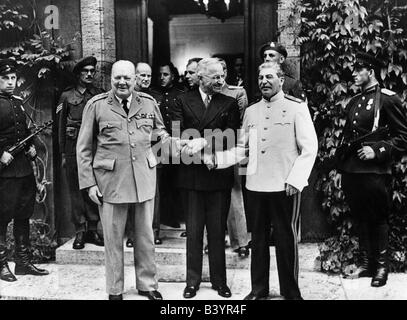 Événements, seconde Guerre mondiale / seconde Guerre mondiale, conférences, Conférence de Potsdam 17.7.1945 - 2.8.1945, Winston Churchill, Harry S Truman, Joseph Staline, photo de groupe, 23.7.1945, Banque D'Images