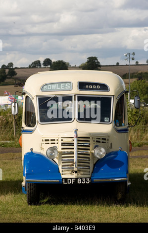 Bedford OB deux bus d'époque Banque D'Images