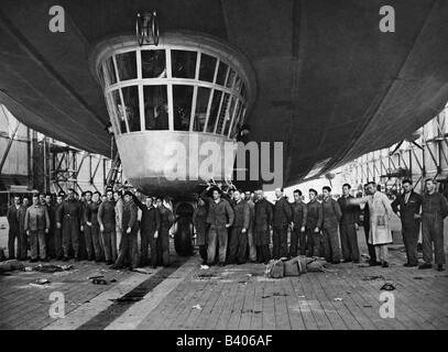Transport/transport, aviation, avions, Zeppelin, LZ 129 'Hindenburg', vol d'essai, équipage devant le pod, Friedrichshafen, 4.3.1936, , Banque D'Images