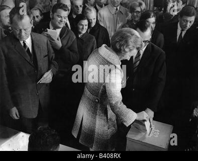 Géographie / voyages, Allemagne, politique, élections, élection fédérale 1969, Ruth Brandt aux urnes, Bonn, 28.9.1969, Willy Brandt, vote, vote, bureau de vote, République fédérale d'Allemagne, 20ème siècle, historique, historique, femme, femme, homme, homme, homme, homme, homme, peuple, années 1960, Banque D'Images