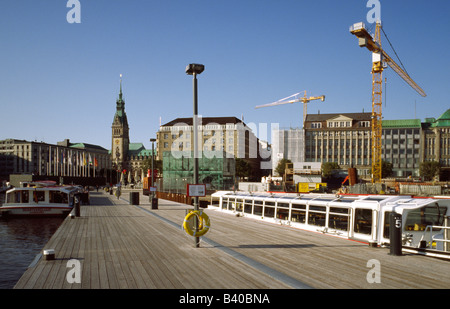 18 septembre 2008 - Visite de l''Alster jetée sur l'Alster intérieur Binnenalster à Jungfernstieg dans la ville allemande de Hambourg. Banque D'Images