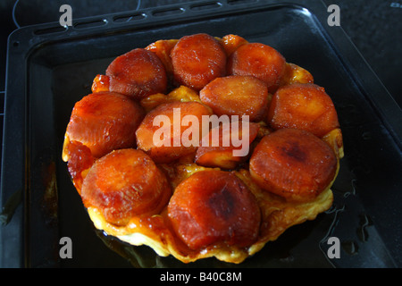 Tarte Tatin de quitter le fourneau Banque D'Images