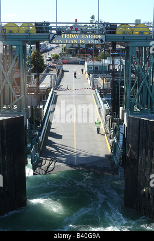 Approches Ferry Vendredi Harbour Marina Washington Puget Sound Banque D'Images