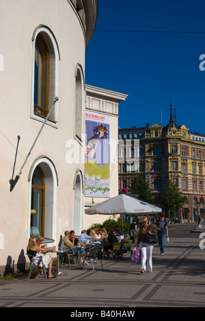 Café à l'extérieur de la Svenska teatern le théâtre de langue suédoise en Finlande Helsinki Mannerheimintie le long de l'Europe Banque D'Images