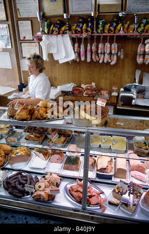 Viandes et produits à afficher dans une boucherie, ue, Normandie, France Banque D'Images