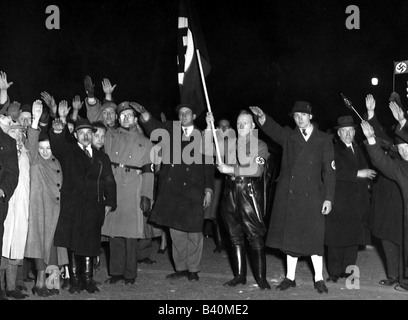 Nazisme / socialisme national, politique, annexion de l'Autriche 1938, Nazis autrichien, 12.3.1938, Allemagne nazie, Third Reich, Anschluss, occupation, bannière, drapeau, swastika, Hitler saluant, XXe siècle, historique, peuple, 1930, Banque D'Images