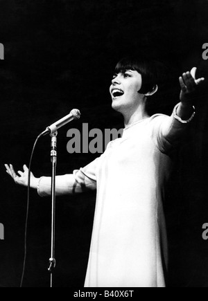 Mathieu, Mireille, * 22.7.1946, musicien/artiste français, chanteur, demi-longueur, performance, 1967, Banque D'Images