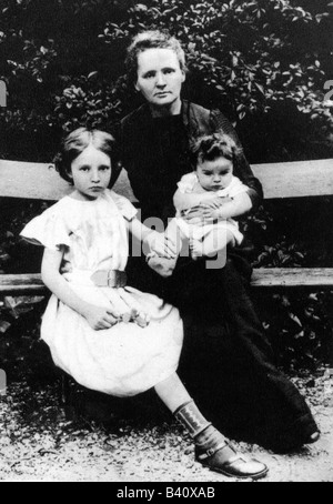 Curie, Marie, (eig. Marya Sklodowska), 7.11.1867 - 4.7.1934, chimiste polonais, avec ses filles Irene et Eve, 1905, Banque D'Images
