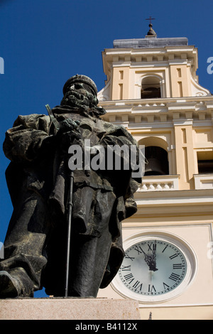 Piazza Garibaldi, Parme, Italie. Statue de Garibaldi et clocher Banque D'Images