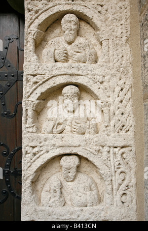 Autour de la sculpture la porte de l'Église Stadtpfarrkirche St Stephan Tulln an der Donau Basse-autriche Banque D'Images