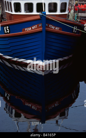 Bateau de pêche en Kallin harbour, Grimsay, Hébrides extérieures, en Écosse, au Royaume-Uni. Banque D'Images