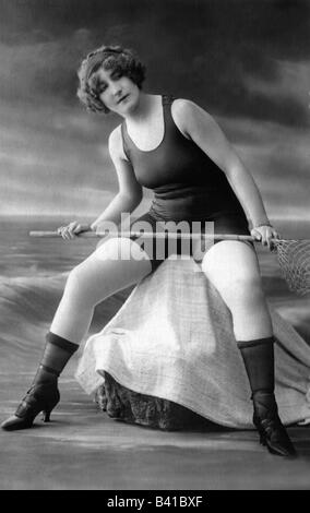 bain, maillot de bain, jeune femme, maillot de bain, longueur totale, salon, studio, 1920, Banque D'Images