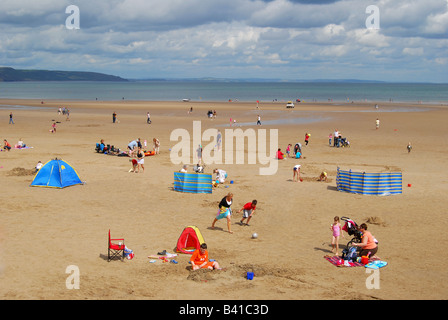 Vue sur la plage, la baie de Carmarthen, Tenby, Pembrokeshire, Pays de Galles, Royaume-Uni Banque D'Images