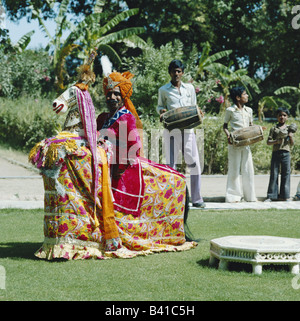 Artiste du spectacle traditionnel hobby horse man Rajasthan Inde Banque D'Images