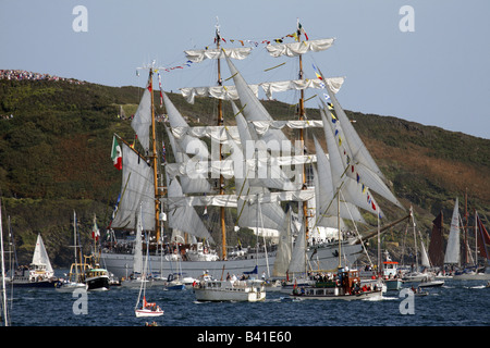 Trois mâts barque Cuauhtemoc de mettre les voiles de Falmouth sur la course des grands voiliers à Funchal Banque D'Images