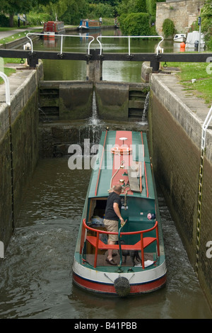 Grand classique à l'aide de lock, Kennet and Avon Canal, baignoire, Somerset, England, UK Banque D'Images