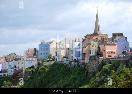 Vue sur la ville au coucher du soleil, la baie de Carmarthen, Tenby, Pembrokeshire, Pays de Galles, Royaume-Uni Banque D'Images