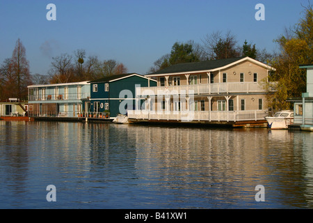 Maison Bateau sur la Tamise Banque D'Images