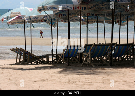 "Homme seul" sur la plage de "Pattaya Thaïlande" Banque D'Images