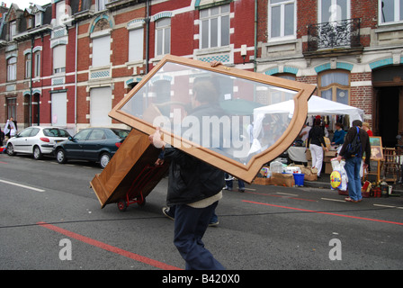 Un bon achat à Lille Braderie France Banque D'Images