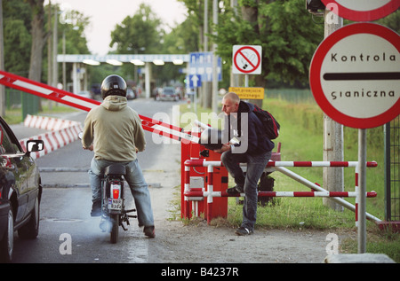 Passage de la frontière russo-polonaise à Gronowo, Pologne Banque D'Images