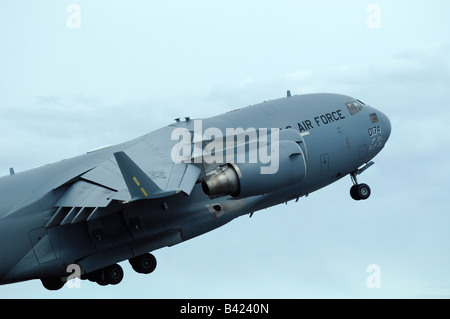 Boeing C-17 Globemaster III cargo militaire avion au décollage, Elmendorf Air Force Base, Anchorage, Alaska, USA Banque D'Images