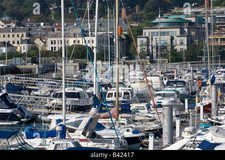 Centre financier et marina, St Peter Port, Guernsey. Banque D'Images