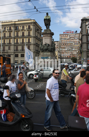 Mars protestataires à Naples à la suite de la crise des ordures dans le sud de l'Italie. Banque D'Images