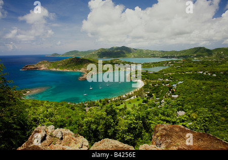 English Harbour et Nelson's Dockyard vu de Shirley Heights à Antigua Banque D'Images