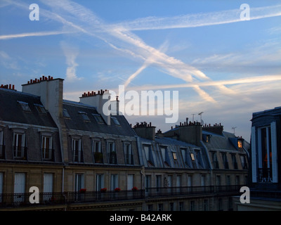 Voir à l'aube de la rue Jouffroy d'Abbans dans le 17e arrondissement - Paris - France Banque D'Images