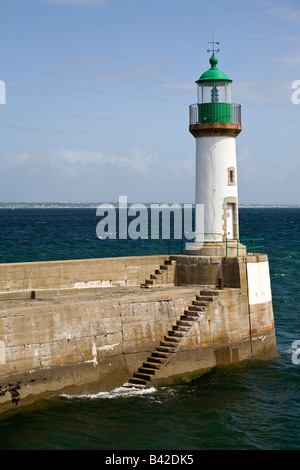 Tribord de la lumière de l'entrée du Port Tudy (île de Groix - France). Tribord Feu d'entrée de port à Port Tudy. Ile de Groix Banque D'Images