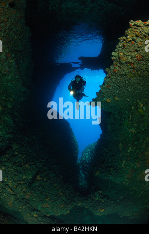 Dans Cave Diver Rat Bili Vis Island Mer Adriatique Croatie Banque D'Images