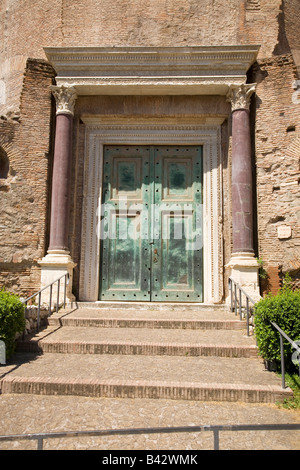 Portes du premier sénat romain, le Forum, Rome, Italie, Europe Banque D'Images