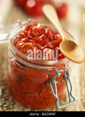 Tomates cerises dans l'huile Banque D'Images