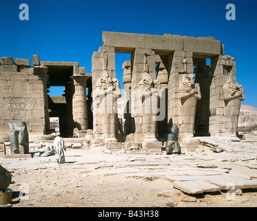 Géographie / voyages, Egypte, Thèbes Ouest, Ramesseum, temple funéraire, Ramses II. (19ème dynastie), deuxième cour, Pharaon, roi, temple, l'architecture, la religion, culte des morts, , Additional-Rights Clearance-Info-Not-Available- Banque D'Images