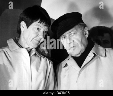 Schmidt, Helmut, 23.12.1918 - 10.11.2015, politicien allemand (SPD), Chancelier fédéral 1974 - 1982, demi-longueur, avec son épouse Loki, pendant la campagne électorale, Marienplatz, Munich, Allemagne, 8.10.1982, Banque D'Images