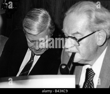 Schmidt, Helmut, 23.12.1918 - 10.11.2015, politicien allemand (SPD), Bundeskanzler 1974 - 1982, demi-longueur, avec Herbert Wehner, caucus du Parti social-démocrate (SPD), Bonn, 28.9.1982, Banque D'Images