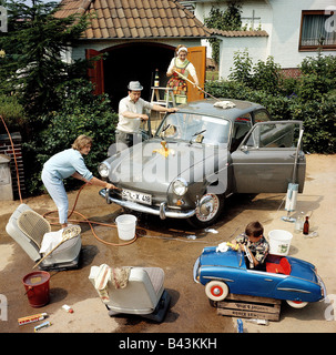 personnes, famille, lavage de voiture, années 60, , Banque D'Images