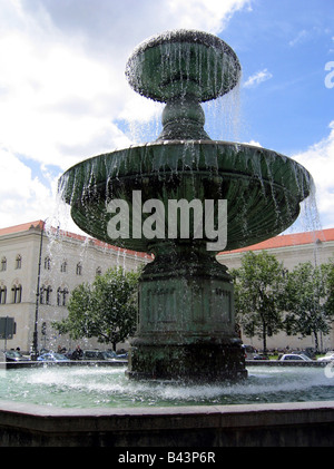 Géographie / voyage, Allemagne, Bavaria, Munich, fontaine, fontaine en face de l'université Ludwig Maximilian, Ludwigstrasse, , Additional-Rights Clearance-Info-Not-Available- Banque D'Images