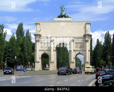 Géographie / voyage, Allemagne, Bavaria, Munich, Siegestor, vue vers le nord, copie de l'Arche de Constantin à Rome, trois portes, 3, arc triomphal, commencé par AD 1843 Gaertner, achevée par son disciple Metzger, ornements sculpturaux par Martin von Wagner, la Bavière avec lion quadriga, , Additional-Rights Clearance-Info-Not-Available- Banque D'Images