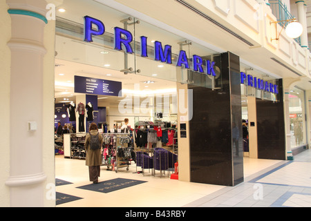 Un Primark High Street Shop au Royaume-Uni Banque D'Images