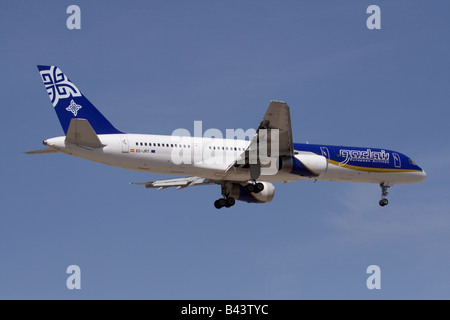 Gadair European Airlines Boeing 757-200 à l'arrivée Banque D'Images