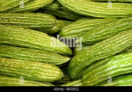 Les melons amer chinois en vente dans un marché de rue dans le quartier chinois à New York Banque D'Images