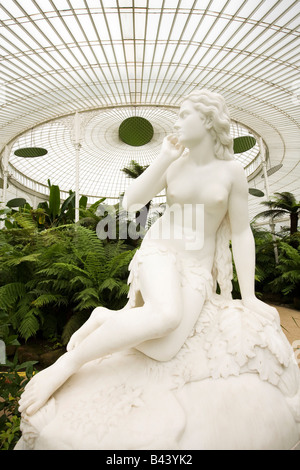 UK Scotland Glasgow Botanic Garden Kibble palais récemment restauré en statue de veille par Scipione Tadolini Banque D'Images