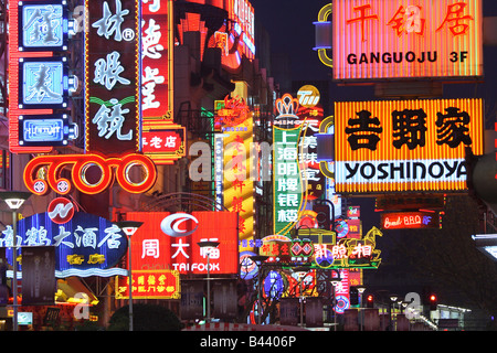 La nuit à Nanjing Road, Shanghai, Chine Banque D'Images