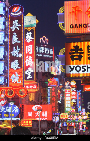 La nuit à Nanjing Road, Shanghai, Chine Banque D'Images